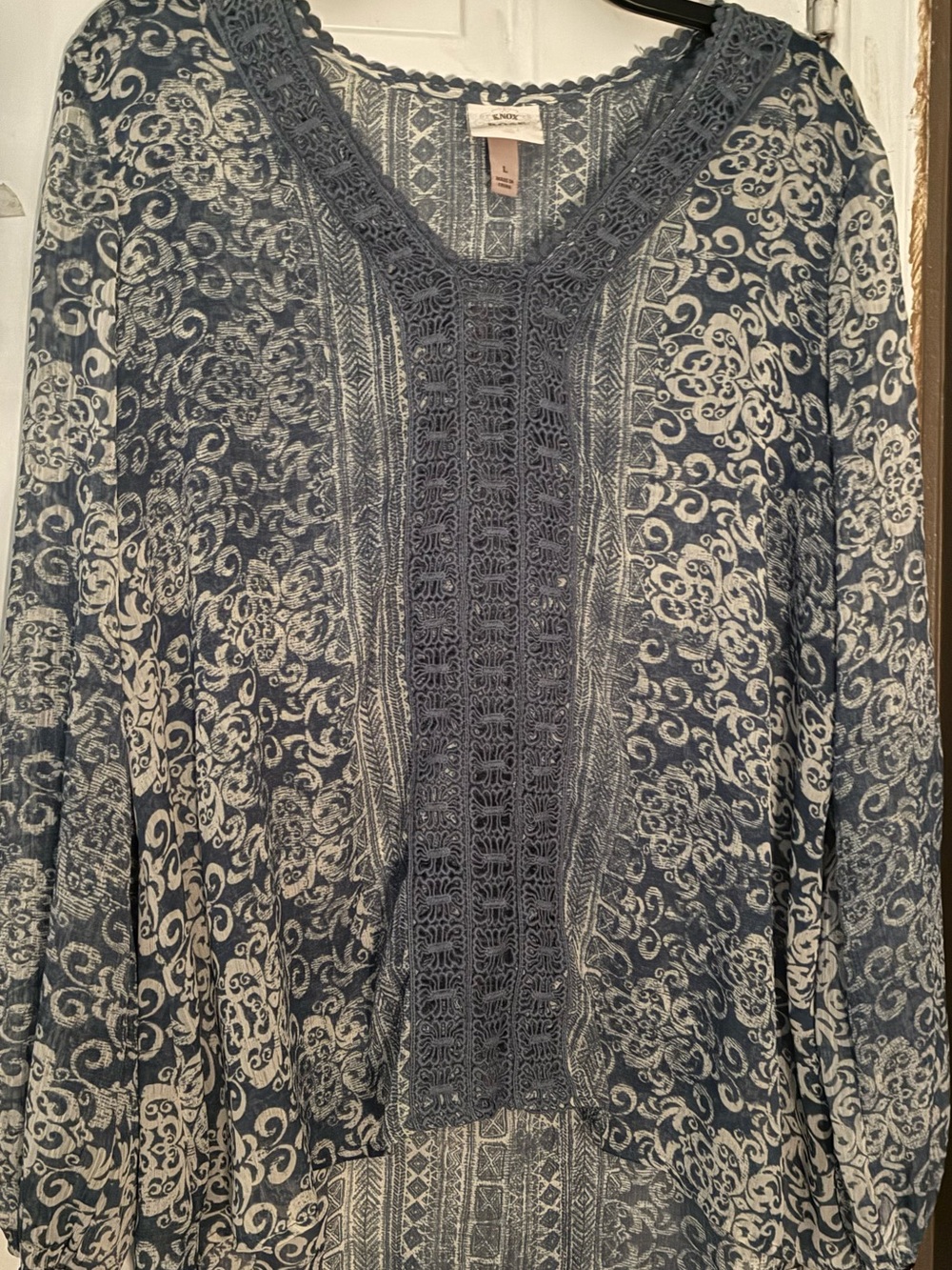 Knox Rose Blue and White Printed Crochet-Trim Blouse size large